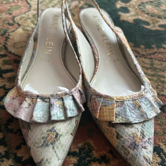 HOST PICK Y2K Anne Klein Multicolor Slingback Kitten Heels with Ruffle 8M - Picture 2 of 15